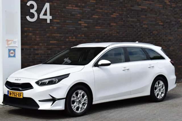Kia Ceed (2022) thumbnail 2