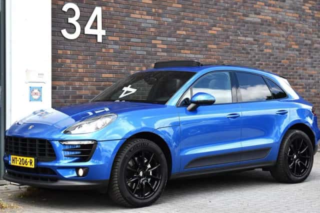 Porsche Macan (2016) thumbnail 2