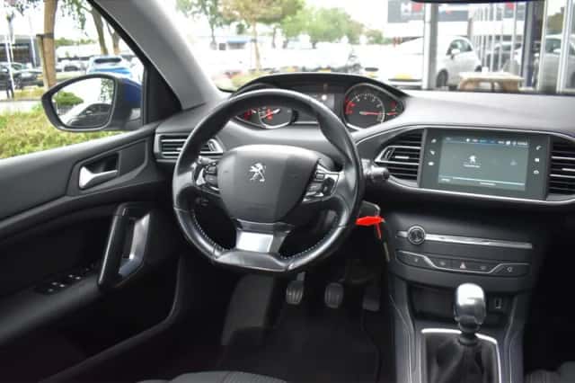 Peugeot 308 (2018) thumbnail 4