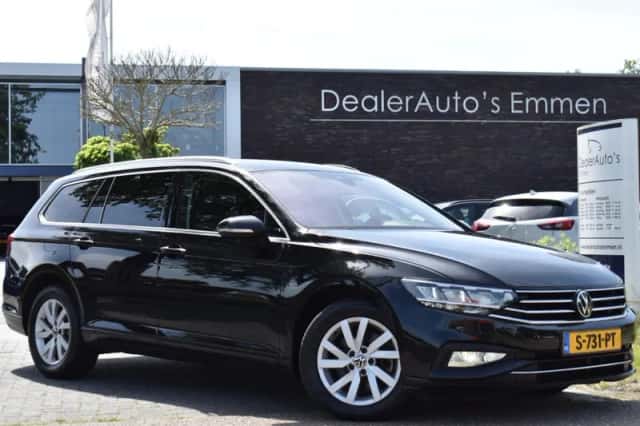 Volkswagen Passat (2023) thumbnail 1