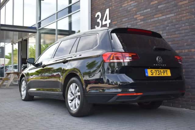 Volkswagen Passat (2023) thumbnail 2