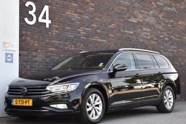 Volkswagen Passat (2023) thumbnail 3