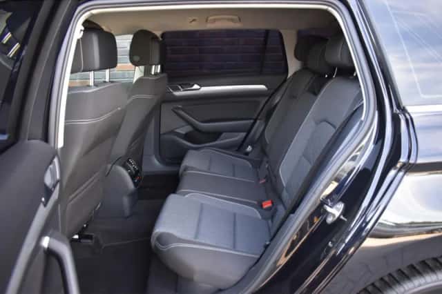 Volkswagen Passat (2023) thumbnail 5