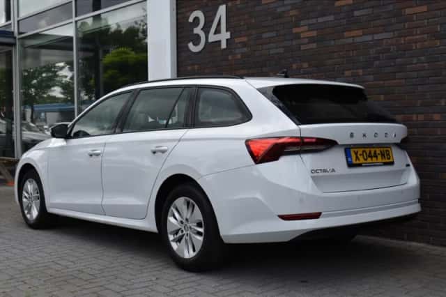 Škoda Octavia (2024) thumbnail 2
