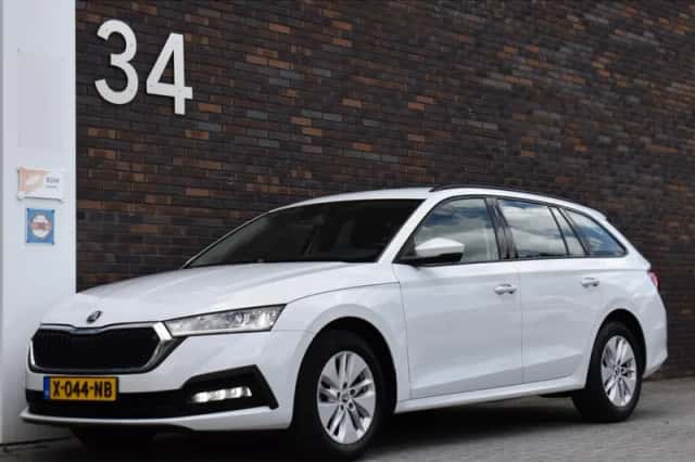 Škoda Octavia (2024) thumbnail 3