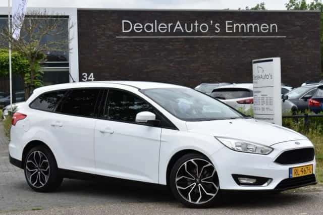 Ford Focus (2018) thumbnail 2