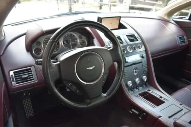 Aston Martin V8 Vantage (2008) thumbnail 4