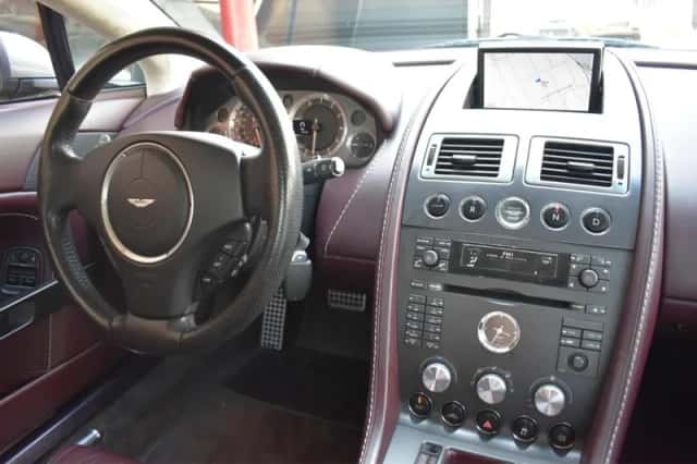 Aston Martin V8 Vantage (2008) thumbnail 6