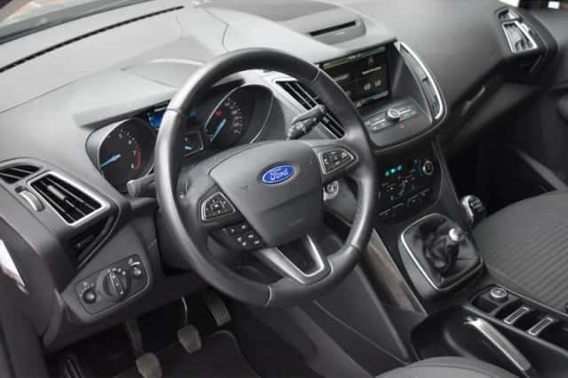 Ford C-Max (2016) thumbnail 4
