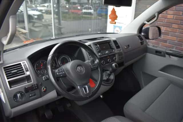 Volkswagen Transporter (2015) thumbnail 4