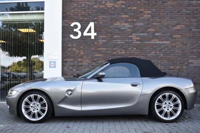 BMW Z4 (2004) thumbnail 5