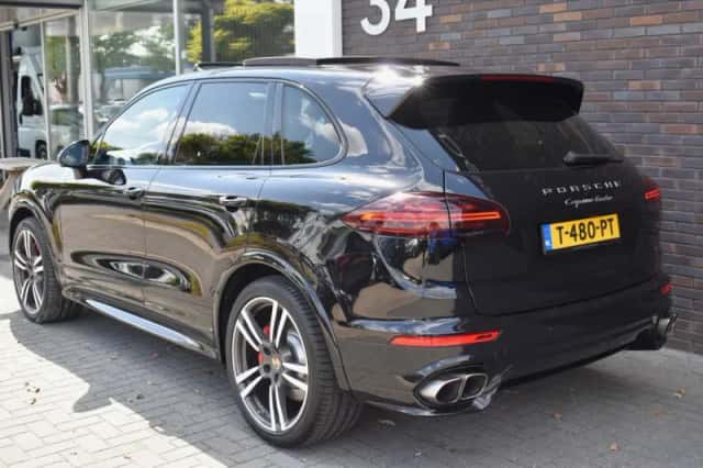 Porsche Cayenne (2016) thumbnail 2