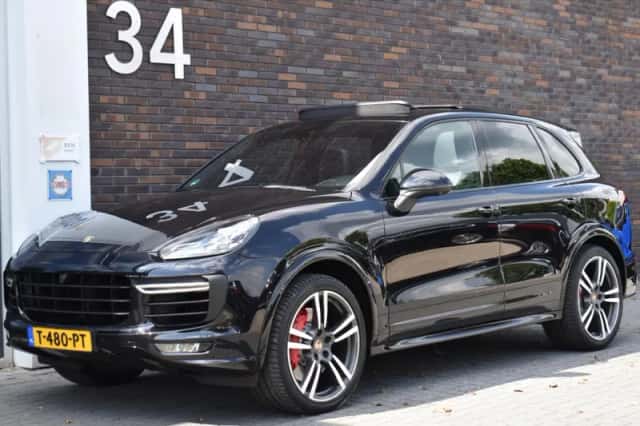 Porsche Cayenne (2016) thumbnail 3