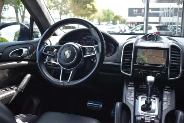 Porsche Cayenne (2016) thumbnail 4