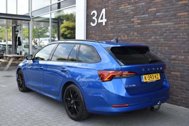 Škoda Octavia (2021) thumbnail 2