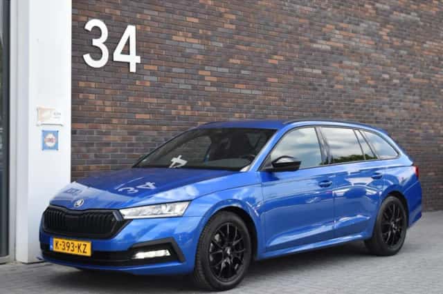 Škoda Octavia (2021) thumbnail 3