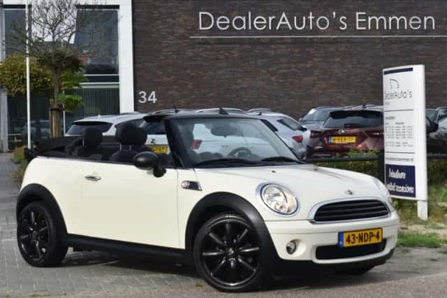 MINI Cabrio (2010) thumbnail 1