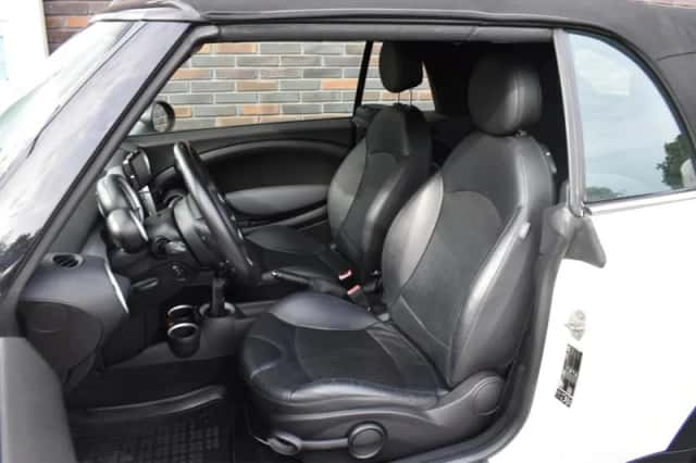 MINI Cabrio (2010) thumbnail 4