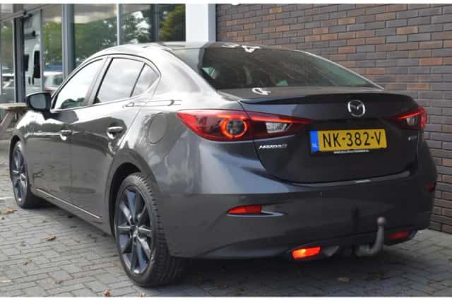Mazda 3 (2017) thumbnail 2