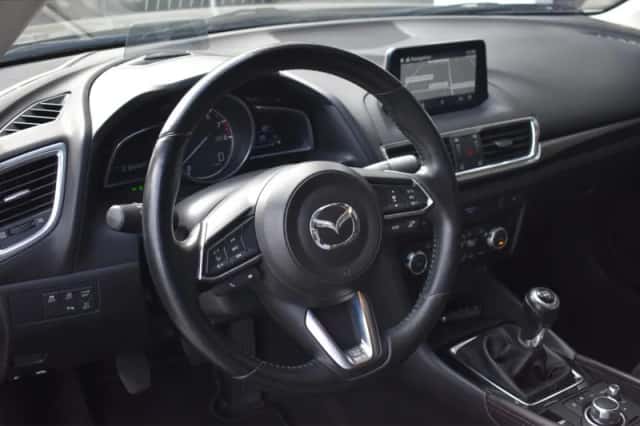 Mazda 3 (2017) thumbnail 3