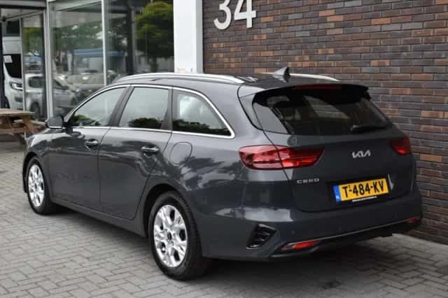 Kia Ceed (2023) thumbnail 2