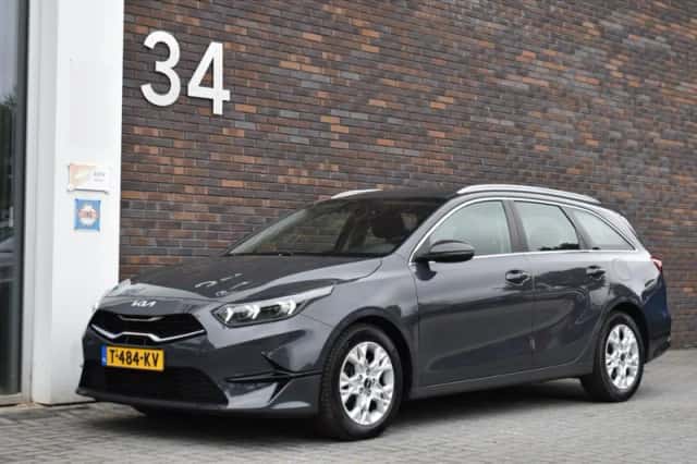 Kia Ceed (2023) thumbnail 3