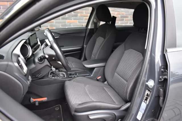 Kia Ceed (2023) thumbnail 4