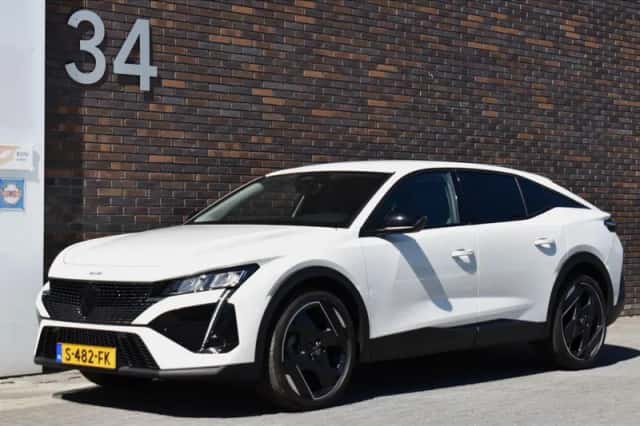 Peugeot 408 (2023) thumbnail 2