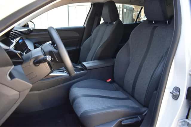 Peugeot 408 (2023) thumbnail 4