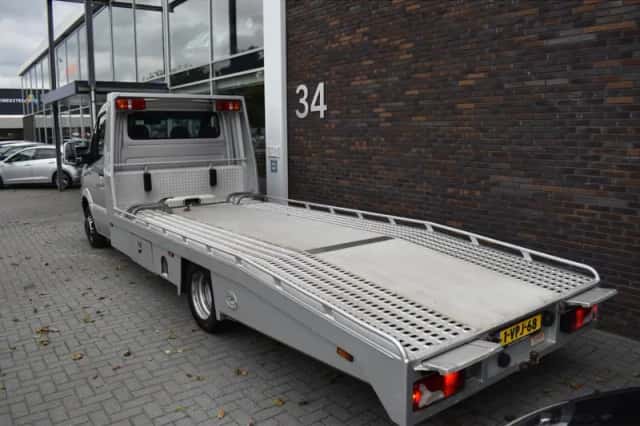 Mercedes-Benz Sprinter (2011) thumbnail 3