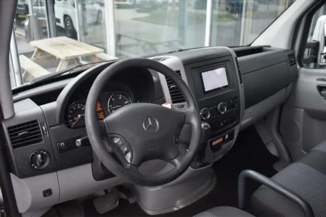 Mercedes-Benz Sprinter (2011) thumbnail 6