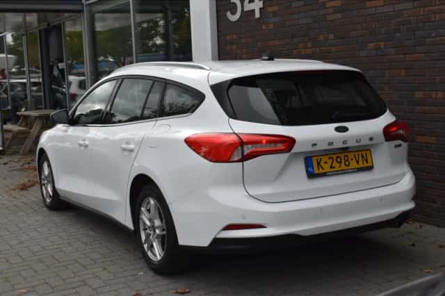 Ford Focus (2021) thumbnail 3