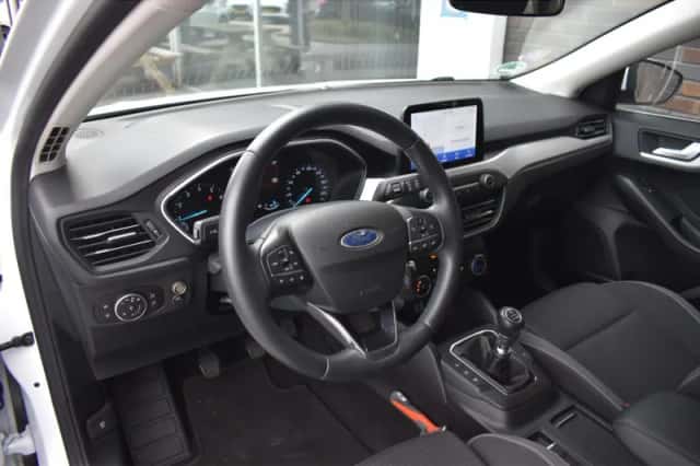 Ford Focus (2021) thumbnail 5