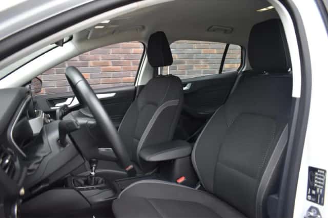 Ford Focus (2021) thumbnail 6