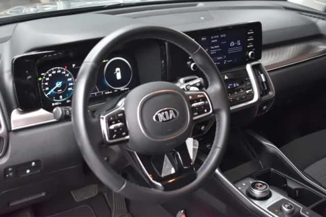 Kia Sorento (2021) thumbnail 4