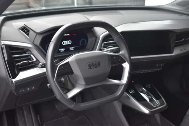 Audi Q4 e-tron (2021) thumbnail 4