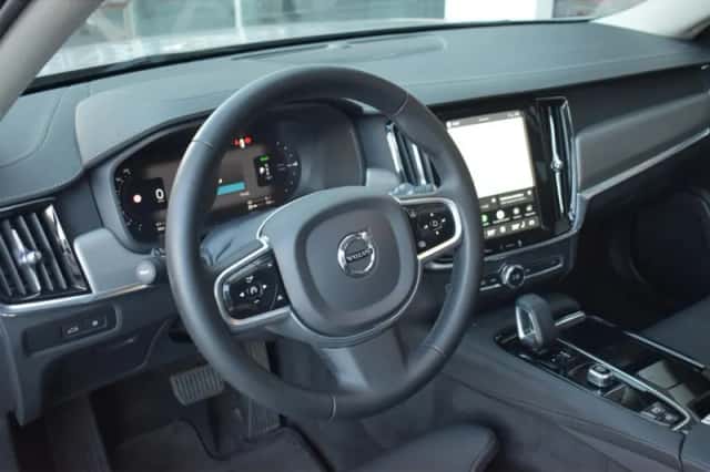 Volvo V90 (2022) thumbnail 3
