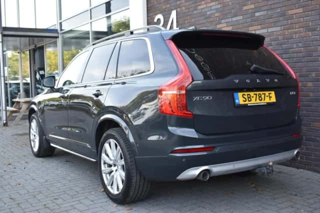 Volvo XC90 (2016) thumbnail 2