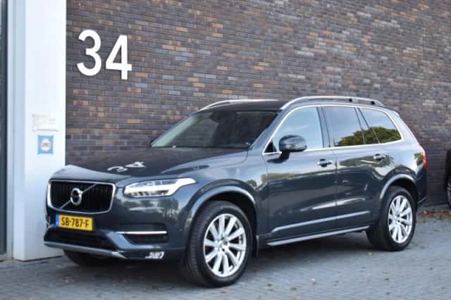 Volvo XC90 (2016) thumbnail 3