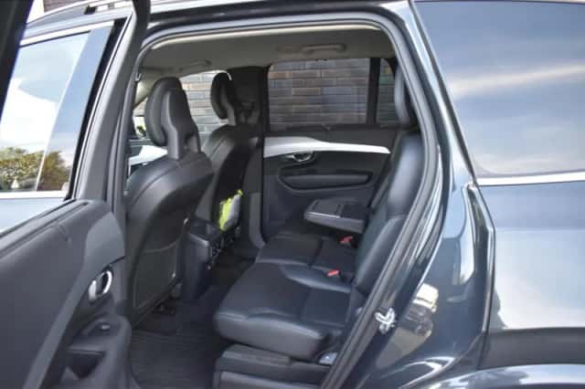 Volvo XC90 (2016) thumbnail 5