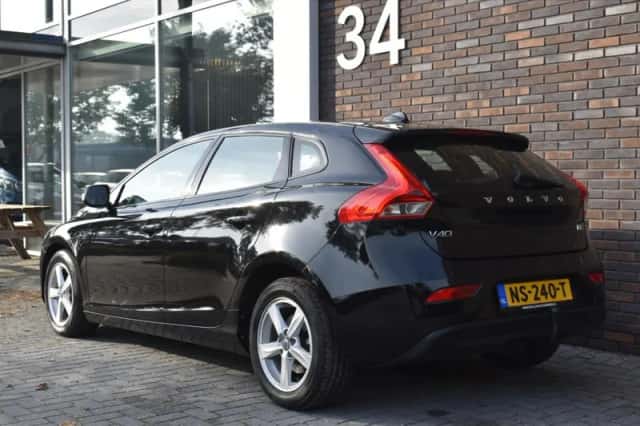 Volvo V40 (2016) thumbnail 2
