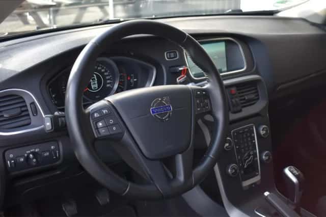 Volvo V40 (2016) thumbnail 4
