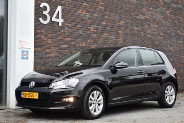 Volkswagen Golf (2016) thumbnail 3