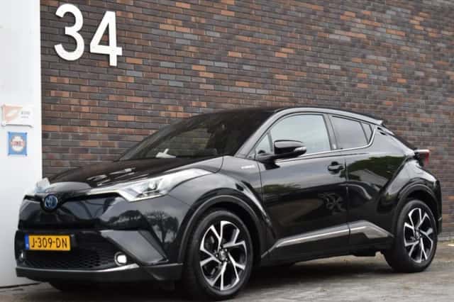 Toyota C-HR (2018) thumbnail 3