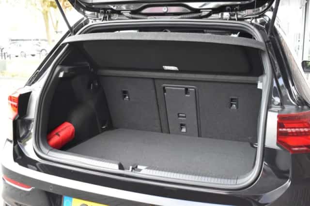 Volkswagen Golf (2024) thumbnail 6