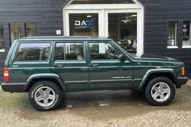 Jeep Cherokee (2001) thumbnail 2