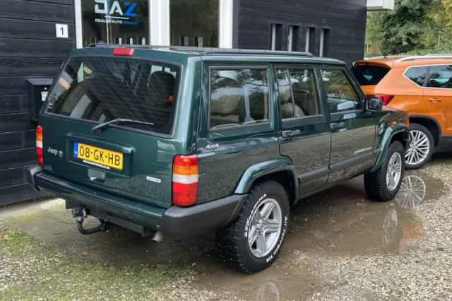 Jeep Cherokee (2001) thumbnail 3