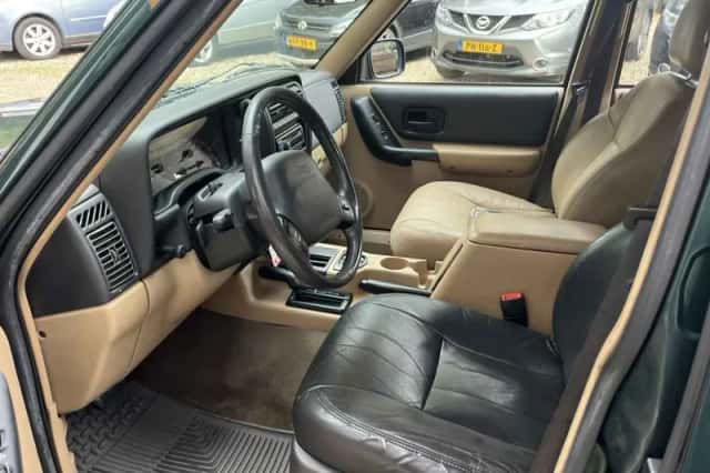 Jeep Cherokee (2001) thumbnail 4