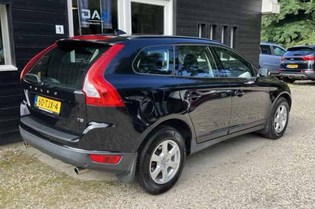 Volvo XC60 (2012) thumbnail 3