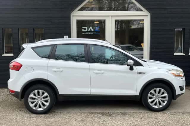 Ford Kuga (2010) thumbnail 2